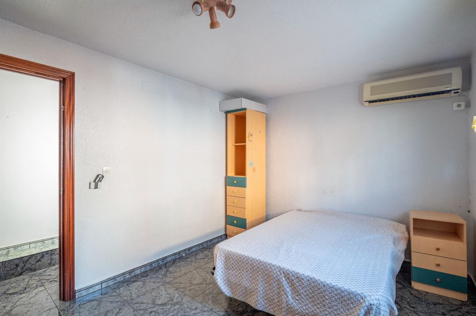 Casa de 5 habitaciones en Atarfe en venta - 140.000 € (Ref: 9674898)