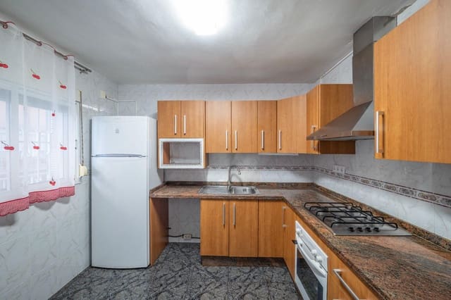 Casa de 5 habitaciones en Atarfe en venta - 140.000 € (Ref: 9674898)