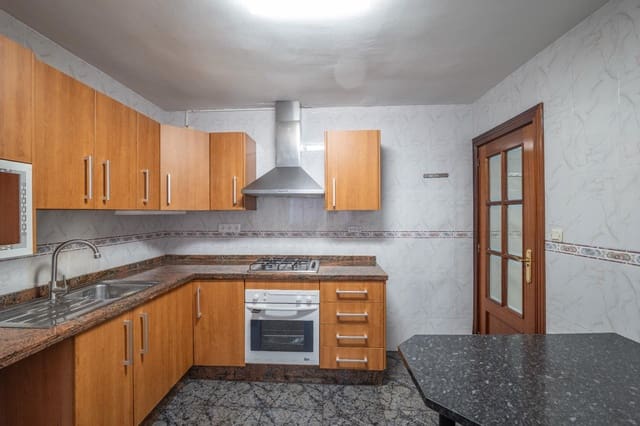 Casa de 5 habitaciones en Atarfe en venta - 140.000 € (Ref: 9674898)