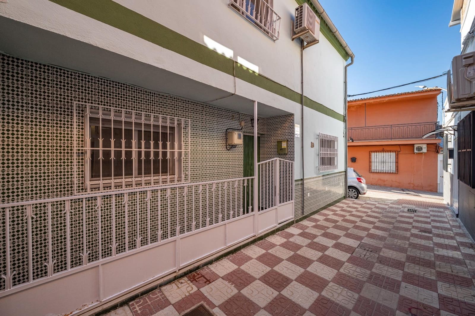 Casa de 5 habitaciones en Atarfe en venta - 140.000 € (Ref: 9674898)