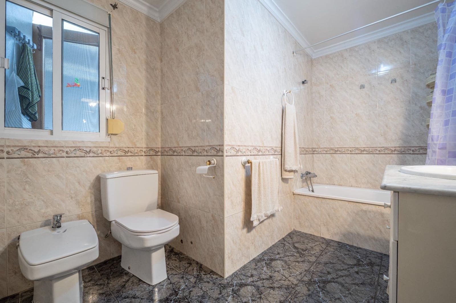 Casa de 5 habitaciones en Atarfe en venta - 140.000 € (Ref: 9674898)