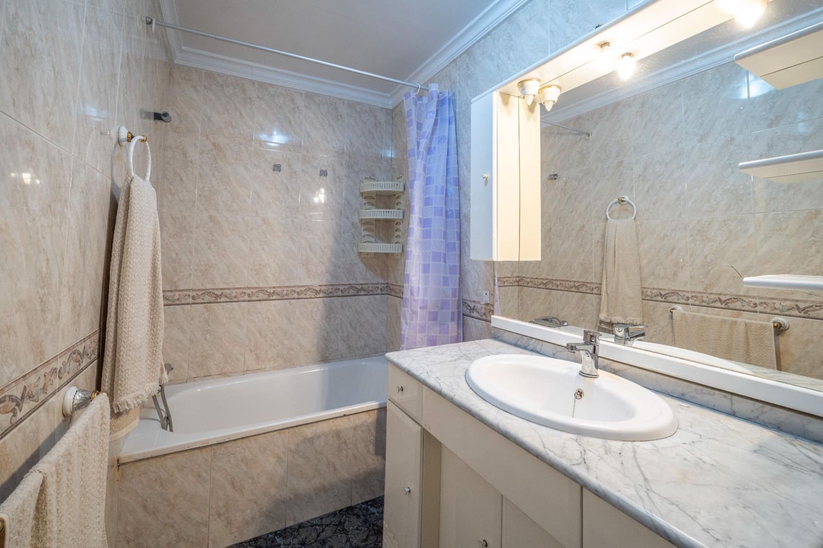 Casa de 5 habitaciones en Atarfe en venta - 140.000 € (Ref: 9674898)