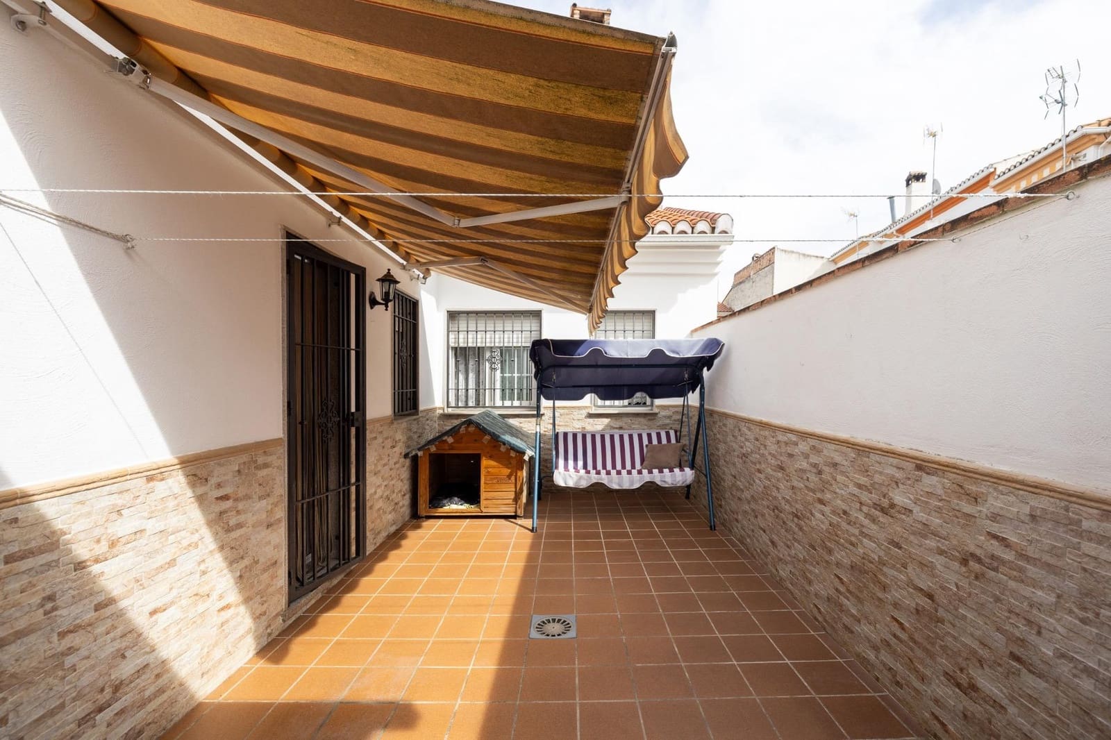 3 bedroom Terraced Villa for sale in Peligros with garage - € 229,000 (Ref: 9674900)