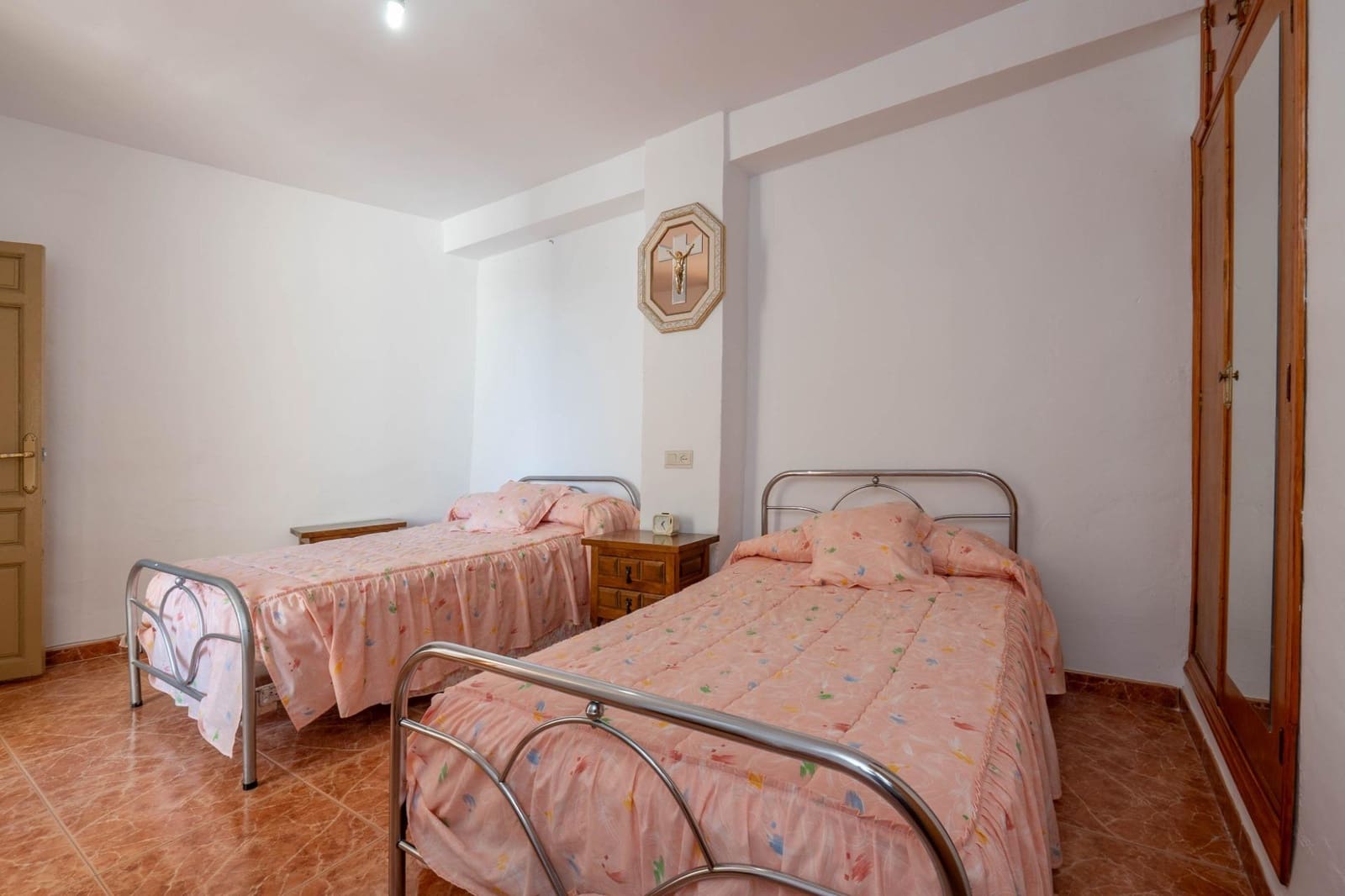 Finca/Casa Rural de 5 habitaciones en Albuñuelas en venta - 82.000 € (Ref: 9674906)