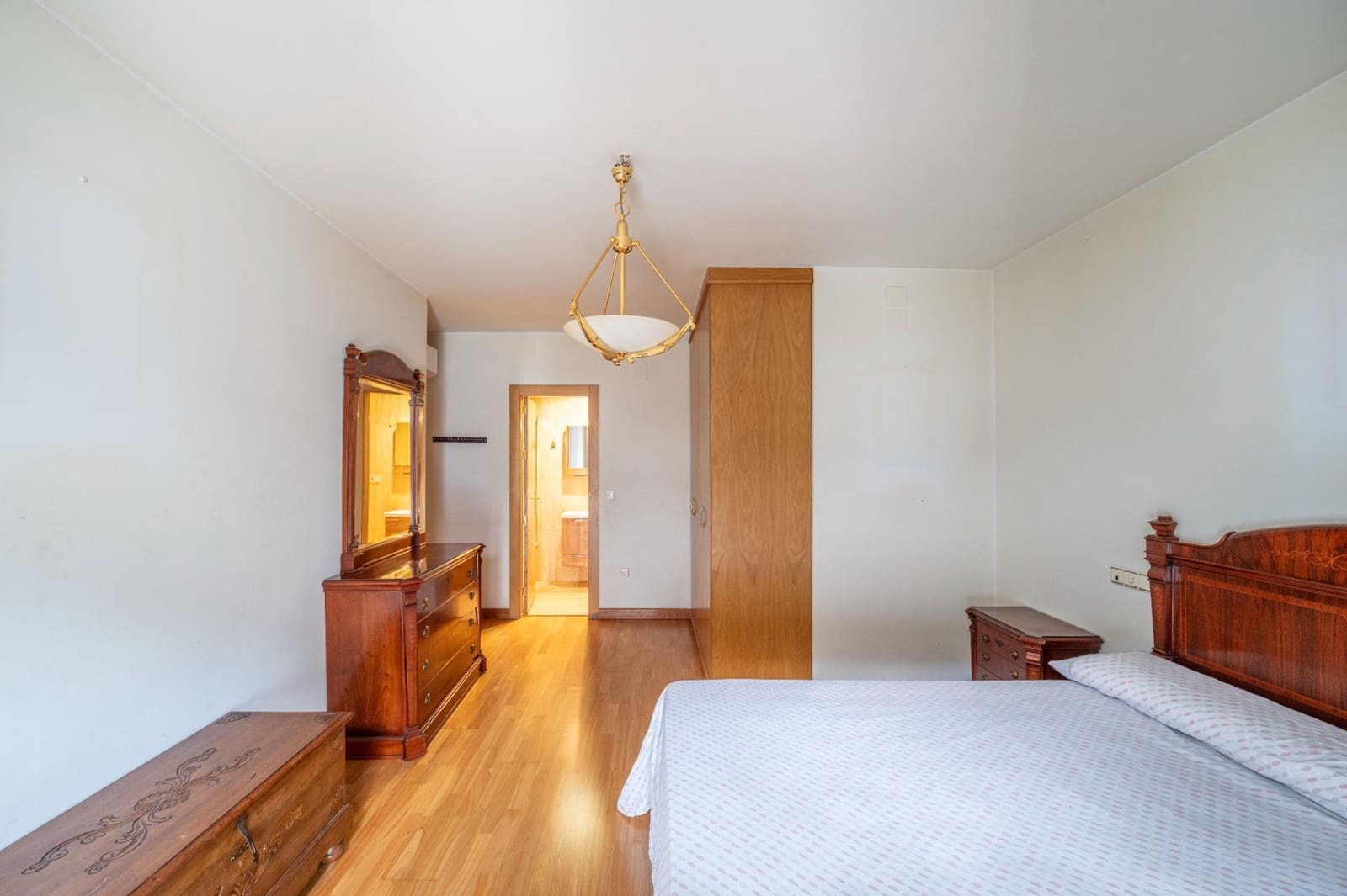 4 bedroom Flat for sale in Granada city - € 358,000 (Ref: 9674907)