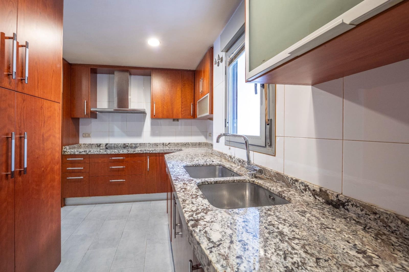 4 bedroom Flat for sale in Granada city - € 358,000 (Ref: 9674907)