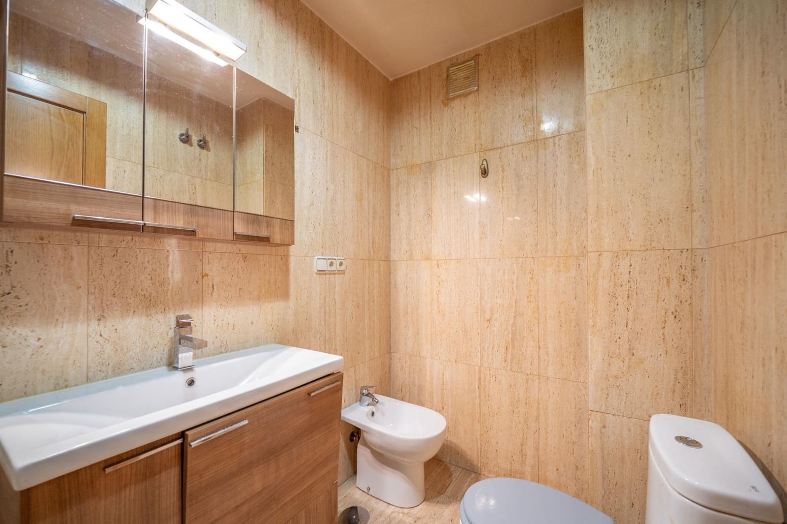 4 bedroom Flat for sale in Granada city - € 358,000 (Ref: 9674907)