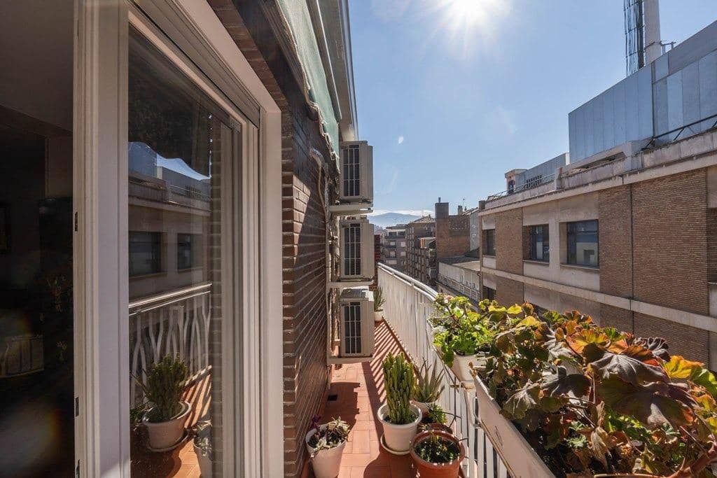 4 sovrum Takvåning till salu i Granada stad - 439 000 € (Ref: 9674908)