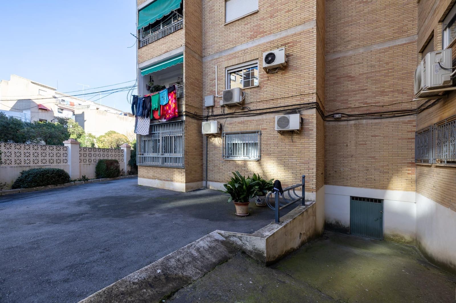 3 bedroom Apartment for sale in Granada city with garage - € 199,900 (Ref: 9674909)