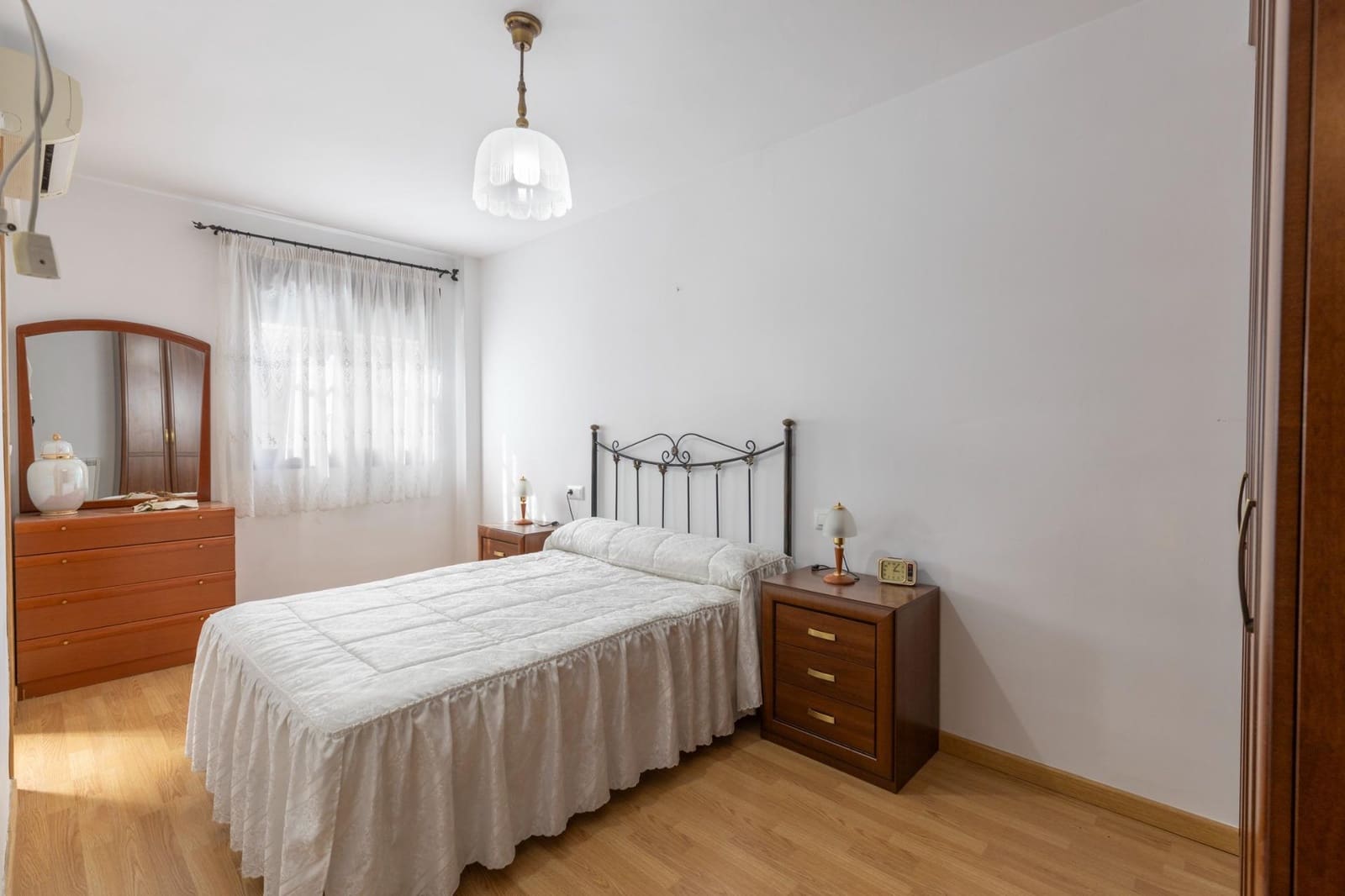 Piso de 2 habitaciones en La Zubia en venta con piscina - 160.000 € (Ref: 9674912)