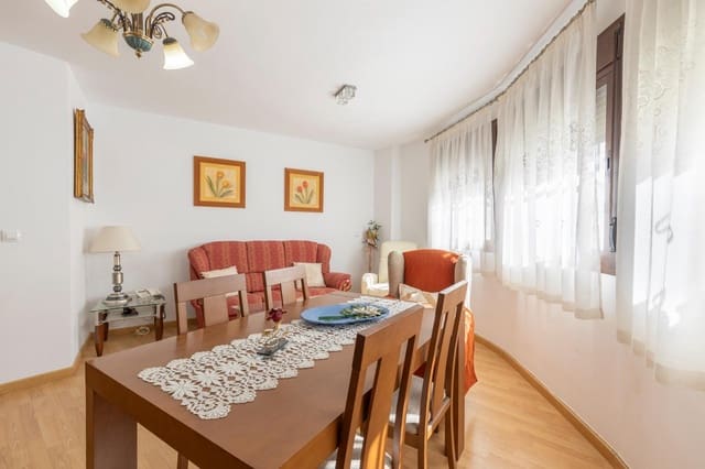 Piso de 2 habitaciones en La Zubia en venta con piscina - 160.000 € (Ref: 9674912)