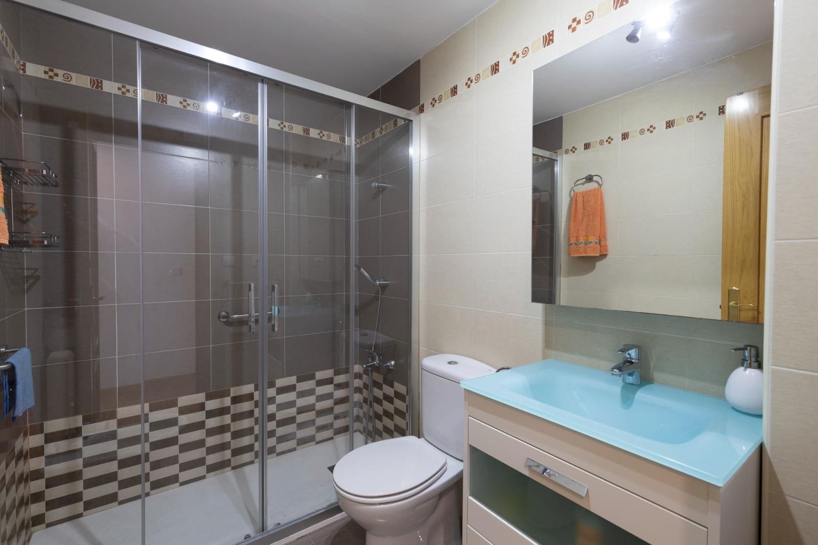 Piso de 2 habitaciones en La Zubia en venta con piscina - 160.000 € (Ref: 9674912)