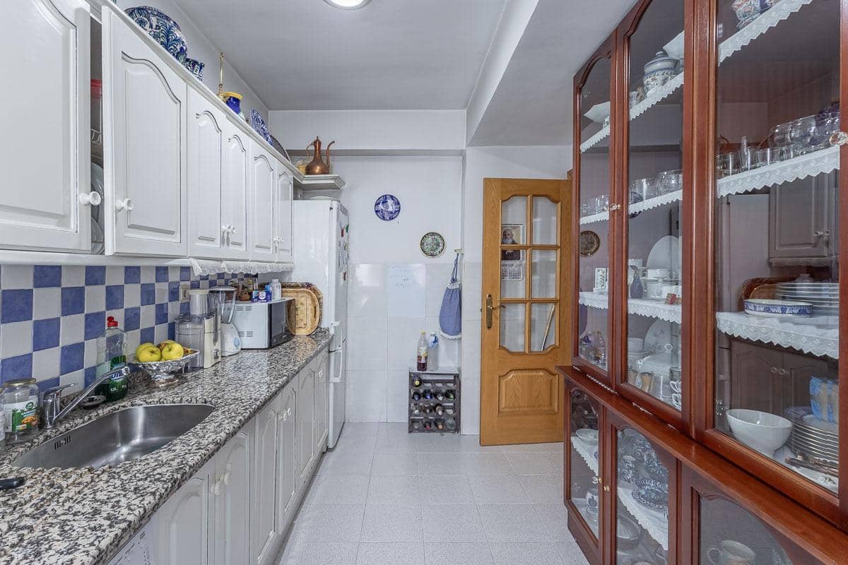 3 bedroom Flat for sale in Granada city - € 420,000 (Ref: 9674913)