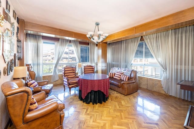 2 bedroom Flat for sale in Centro, Granada city - € 360,000 (Ref: 9674914)