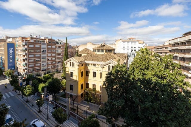 2 bedroom Flat for sale in Centro, Granada city - € 360,000 (Ref: 9674914)