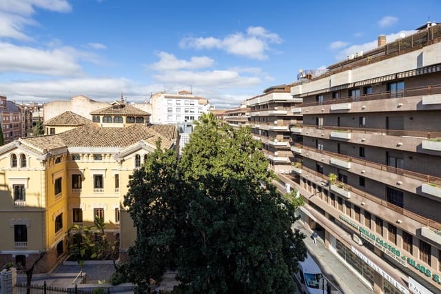 2 bedroom Flat for sale in Centro, Granada city - € 360,000 (Ref: 9674914)