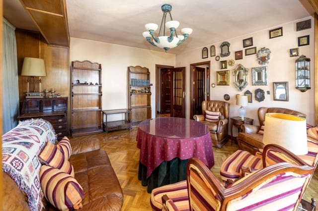 2 bedroom Flat for sale in Centro, Granada city - € 360,000 (Ref: 9674914)