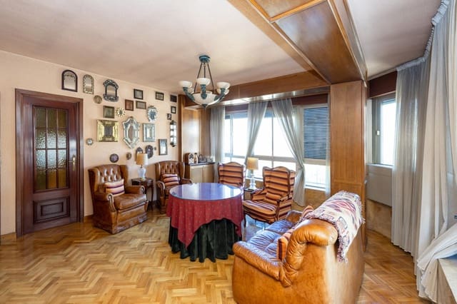 2 bedroom Flat for sale in Centro, Granada city - € 360,000 (Ref: 9674914)