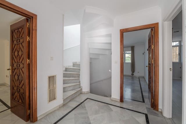 5 Zimmer Doppelhaus zu verkaufen in Granada Stadt - 660.000 € (Ref: 9674917)