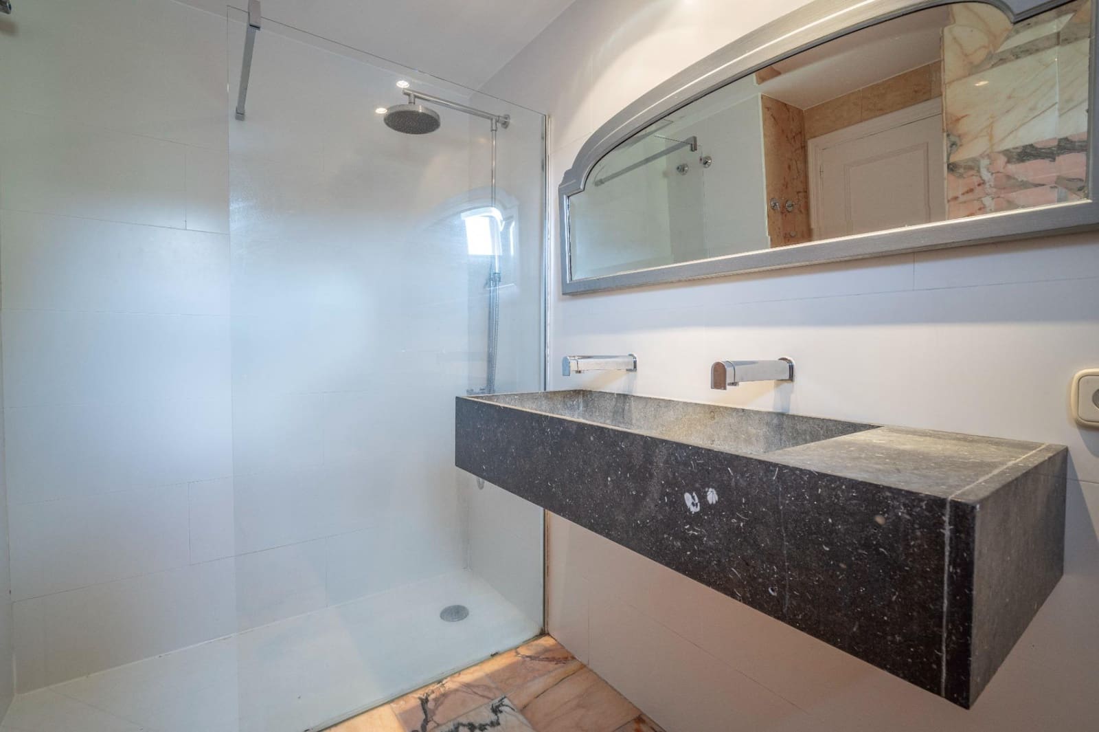 5 quarto Moradia Geminada para venda em Granada cidade - 660 000 € (Ref: 9674917)