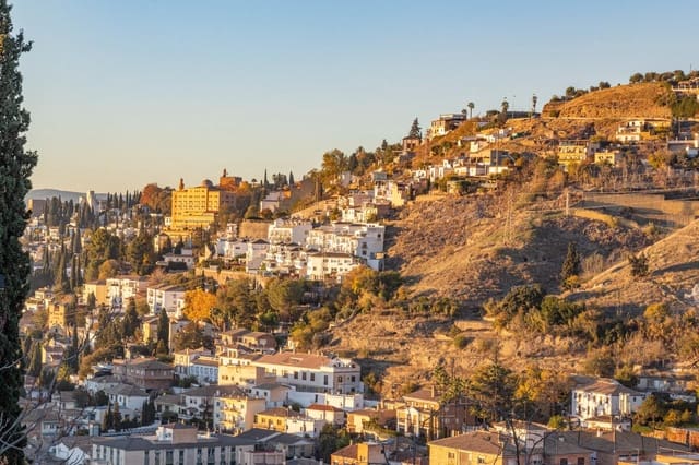 5 Zimmer Doppelhaus zu verkaufen in Granada Stadt - 660.000 € (Ref: 9674917)