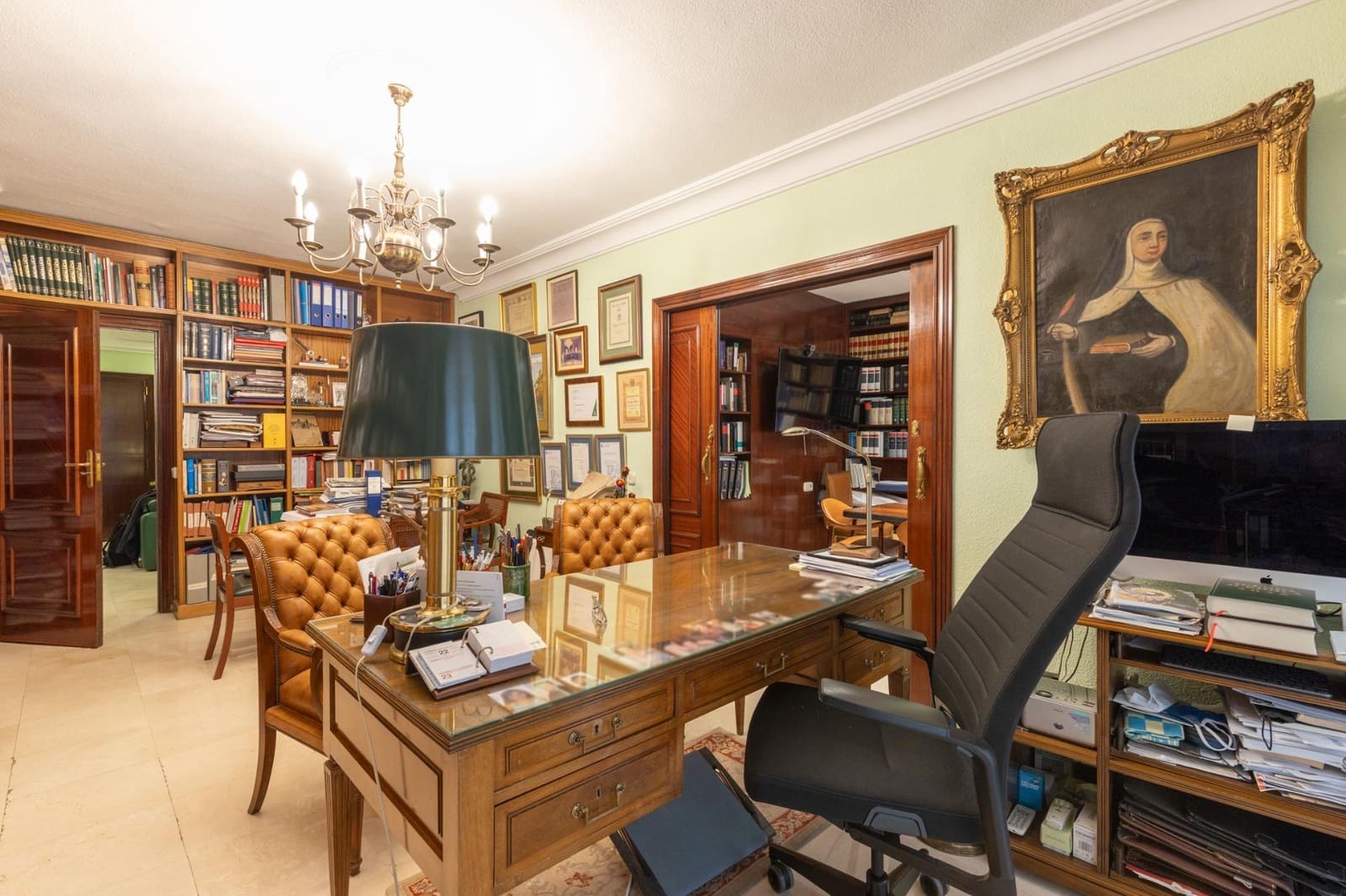 7 bedroom Flat for sale in Granada city with garage - € 850,000 (Ref: 9674919)