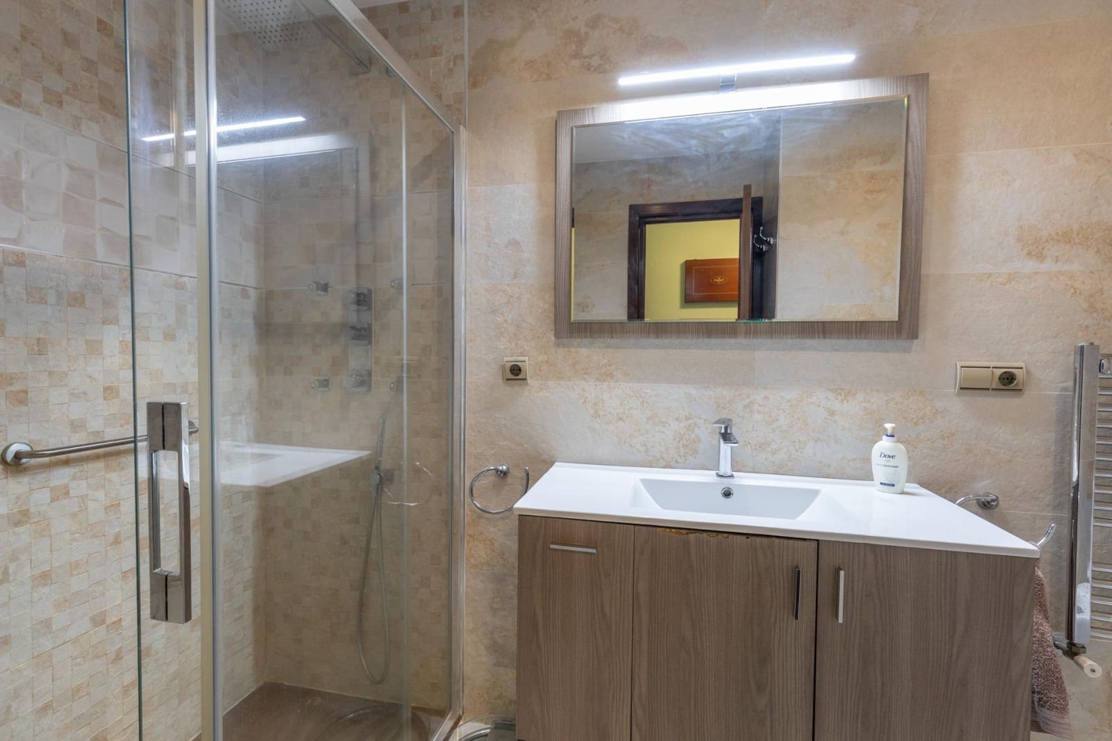 7 bedroom Flat for sale in Granada city with garage - € 850,000 (Ref: 9674919)