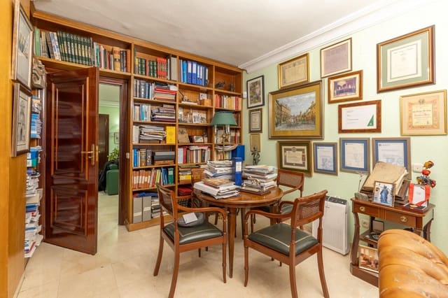 7 chambre Appartement à vendre à Centro, Grenade ville avec garage - 850 000 € (Ref: 9674919)