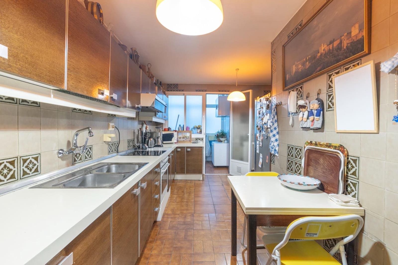 7 bedroom Flat for sale in Granada city with garage - € 850,000 (Ref: 9674919)