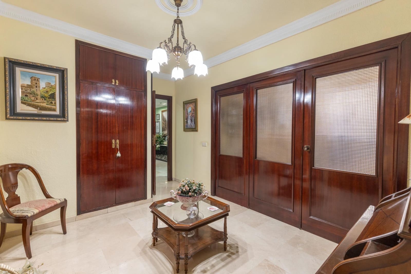 7 bedroom Flat for sale in Granada city with garage - € 850,000 (Ref: 9674919)