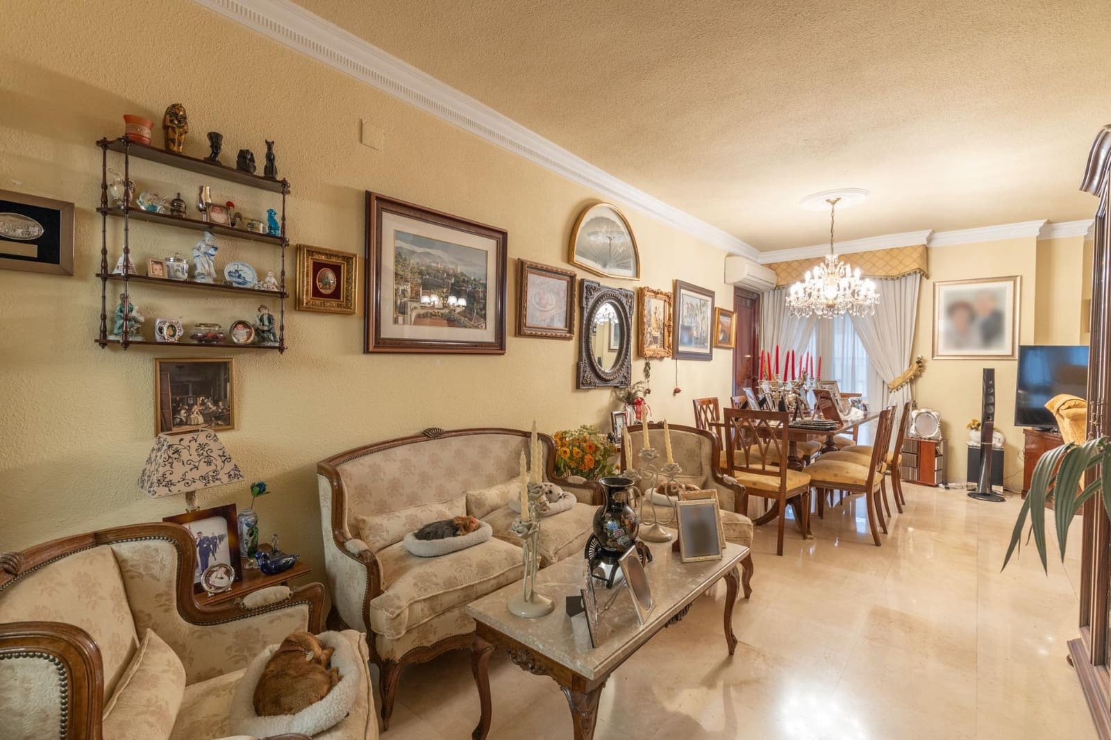 7 bedroom Flat for sale in Granada city with garage - € 850,000 (Ref: 9674919)