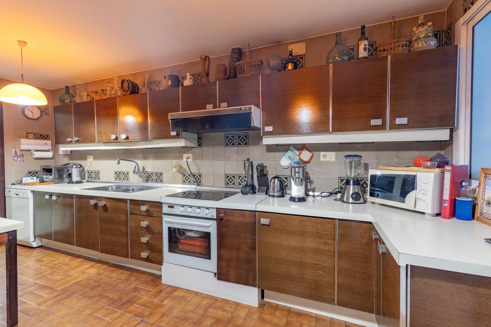 7 bedroom Flat for sale in Granada city with garage - € 850,000 (Ref: 9674919)