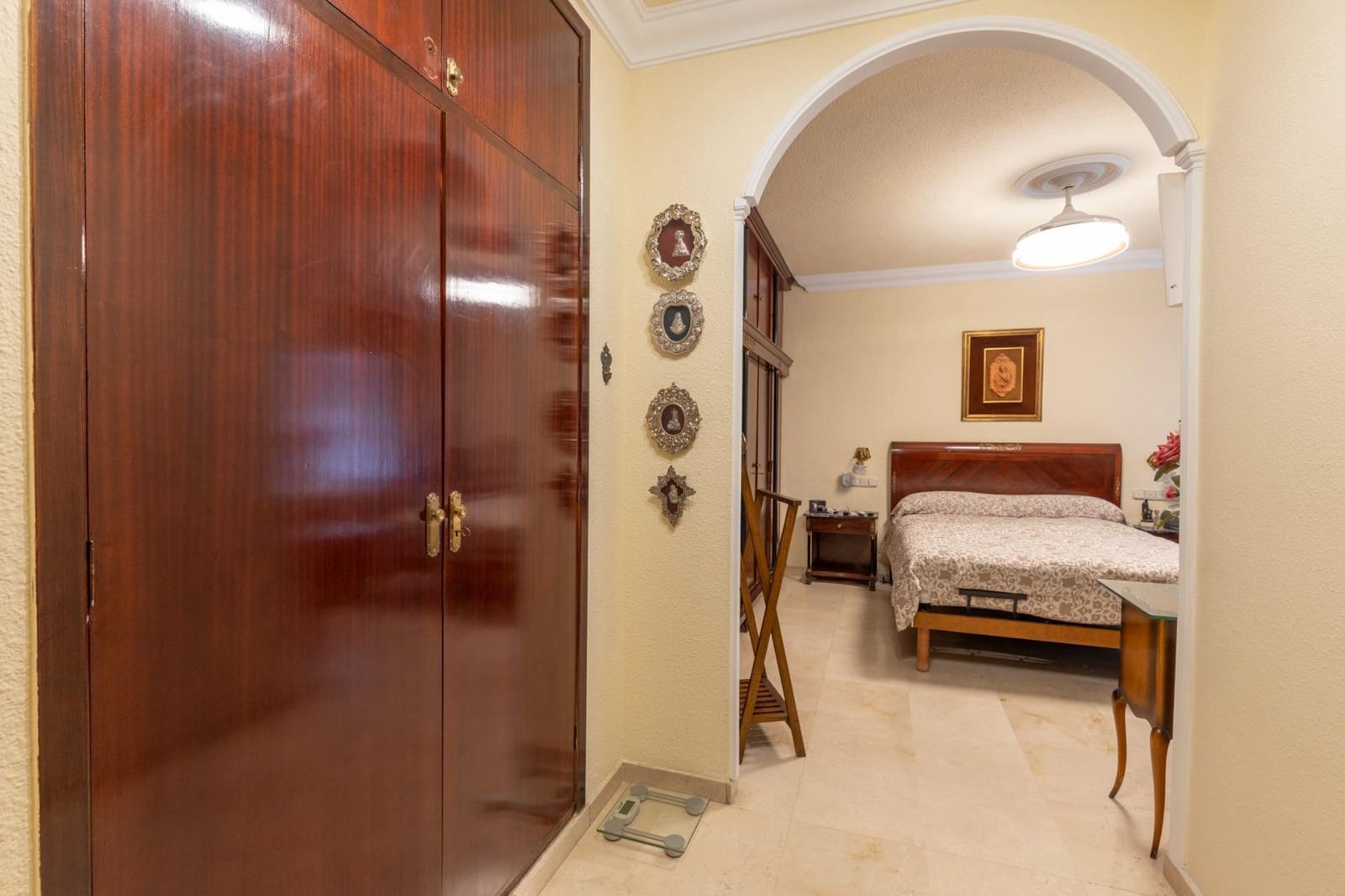 7 bedroom Flat for sale in Granada city with garage - € 850,000 (Ref: 9674919)