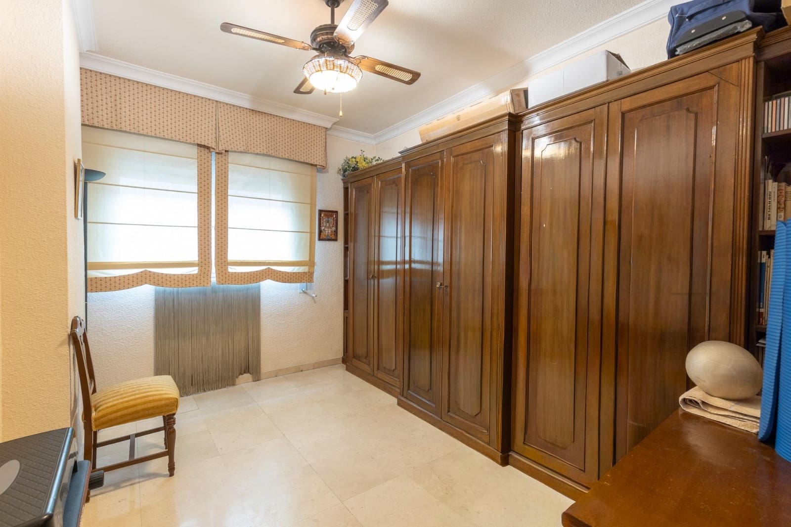 7 bedroom Flat for sale in Granada city with garage - € 850,000 (Ref: 9674919)