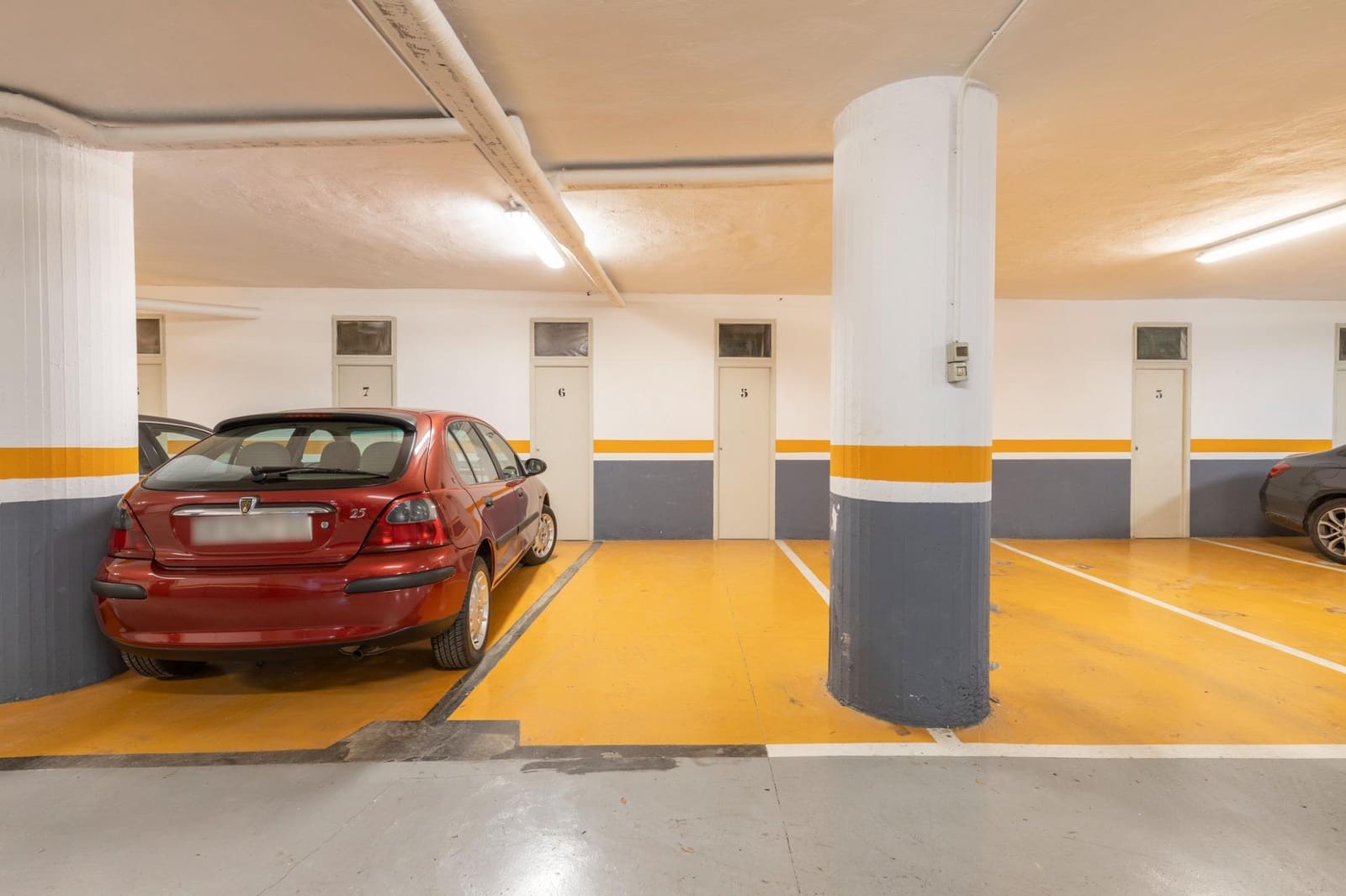 7 bedroom Flat for sale in Granada city with garage - € 850,000 (Ref: 9674919)