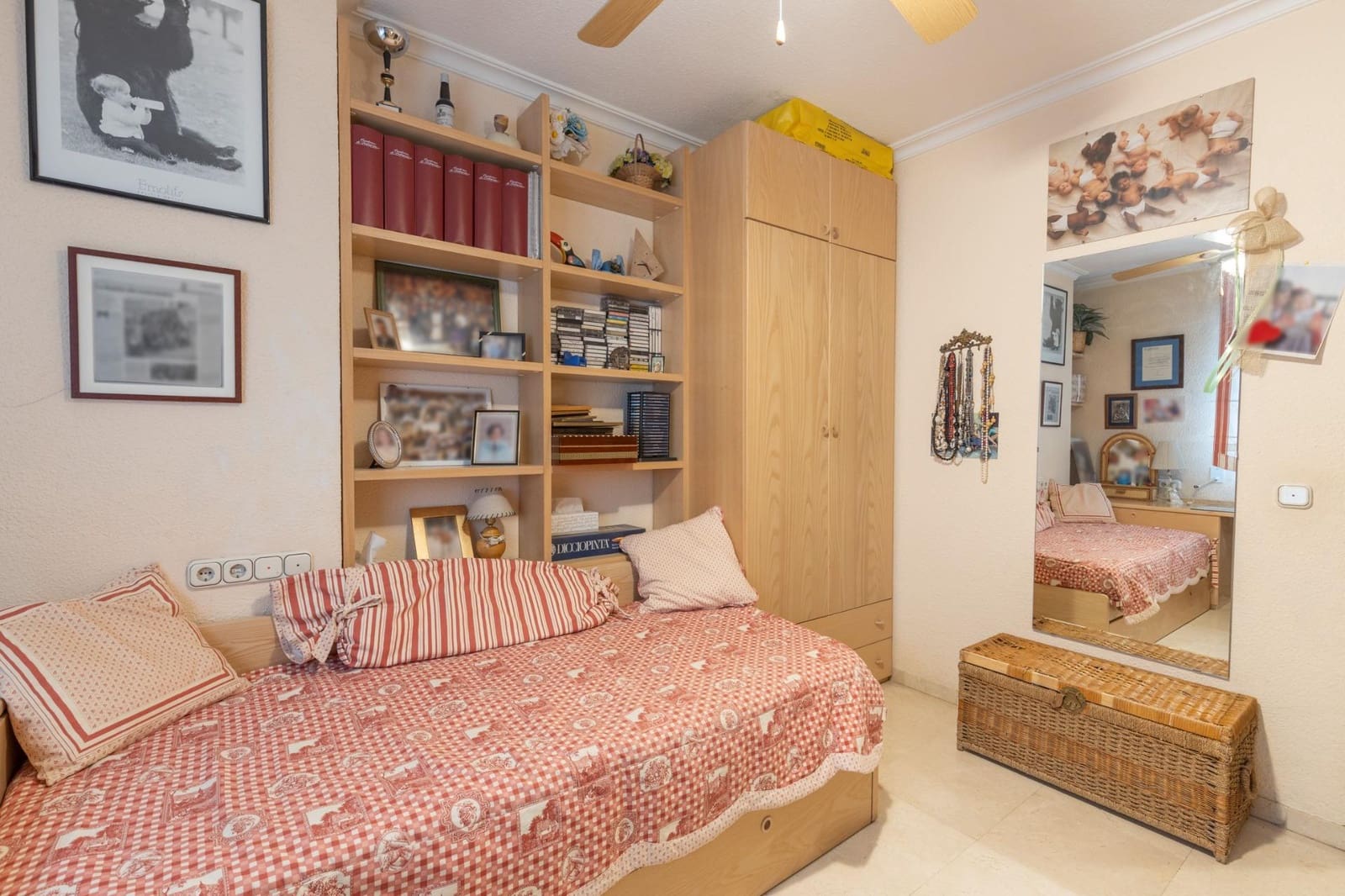 7 bedroom Flat for sale in Granada city with garage - € 850,000 (Ref: 9674919)