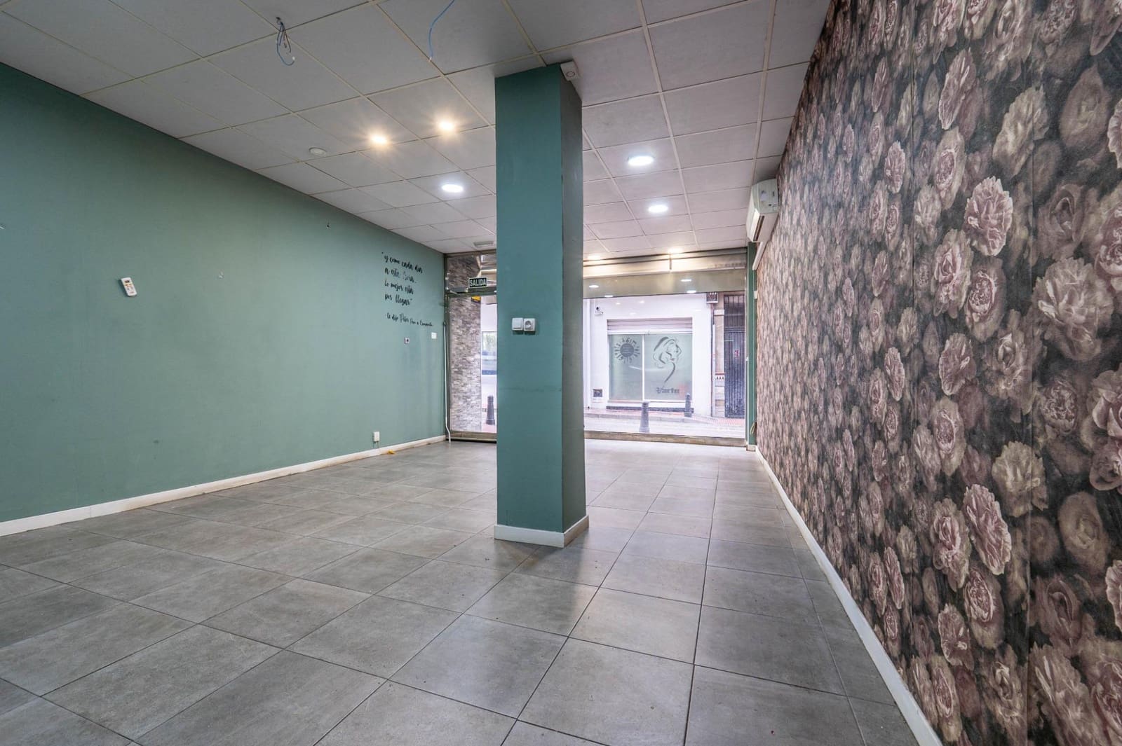 Kaupallinen myytävänä paikassa Armilla - 105 000 € (Ref: 9674921)