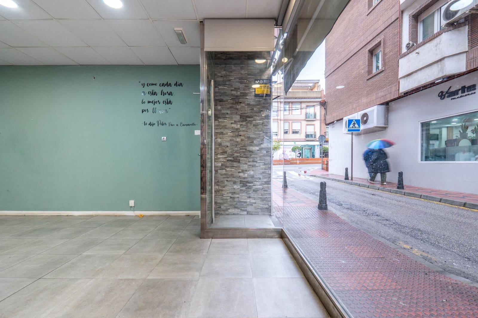 Kaupallinen myytävänä paikassa Armilla - 105 000 € (Ref: 9674921)