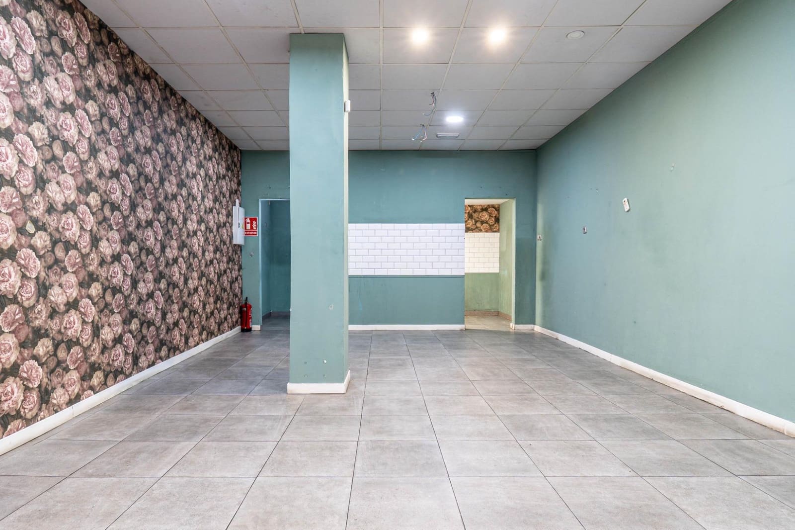 Kaupallinen myytävänä paikassa Armilla - 105 000 € (Ref: 9674921)