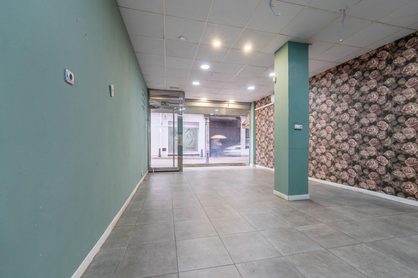 Kaupallinen myytävänä paikassa Armilla - 105 000 € (Ref: 9674921)