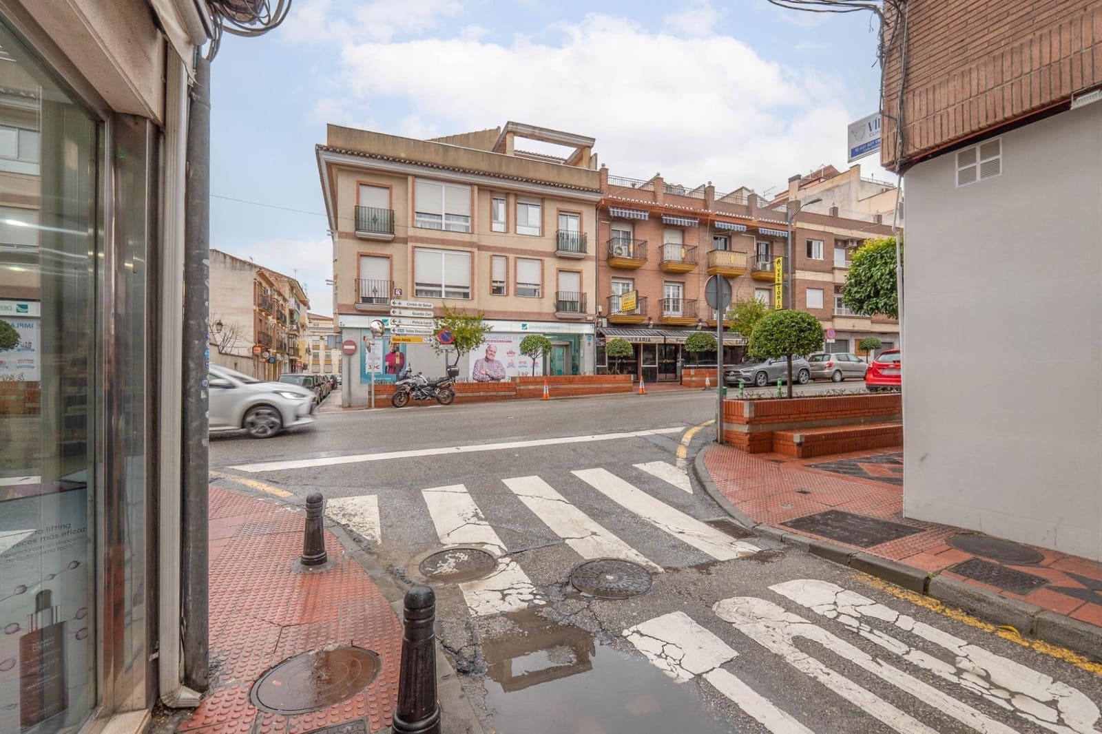 Kaupallinen myytävänä paikassa Armilla - 105 000 € (Ref: 9674921)