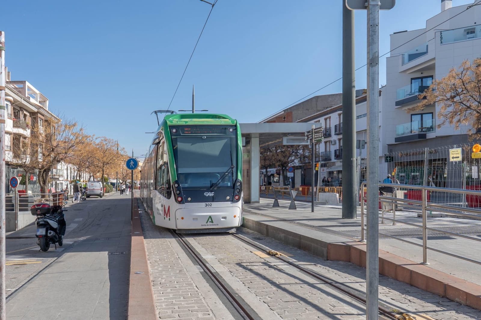 Kaupallinen myytävänä paikassa Armilla - 105 000 € (Ref: 9674921)