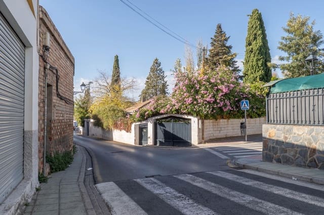 Chalet de 4 habitaciones en Ogíjares en venta con piscina garaje - 399.000 € (Ref: 9674922)