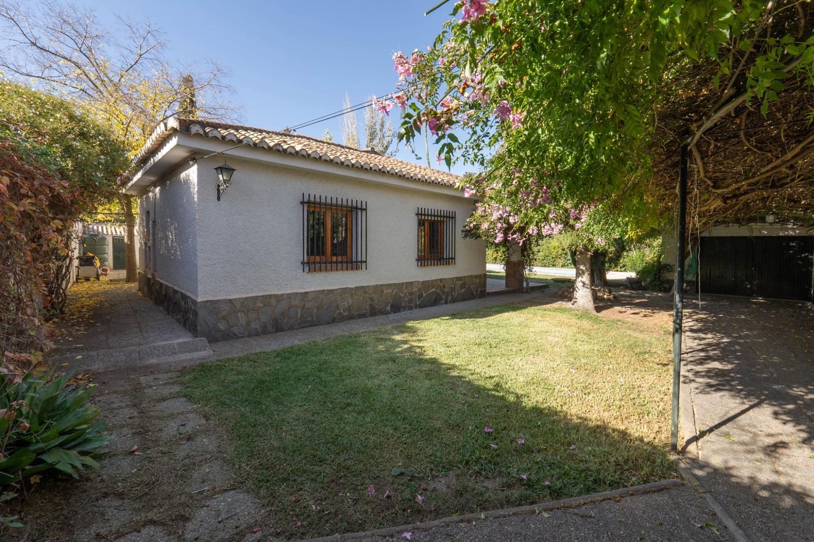 Chalet de 4 habitaciones en Ogíjares en venta con piscina garaje - 399.000 € (Ref: 9674922)