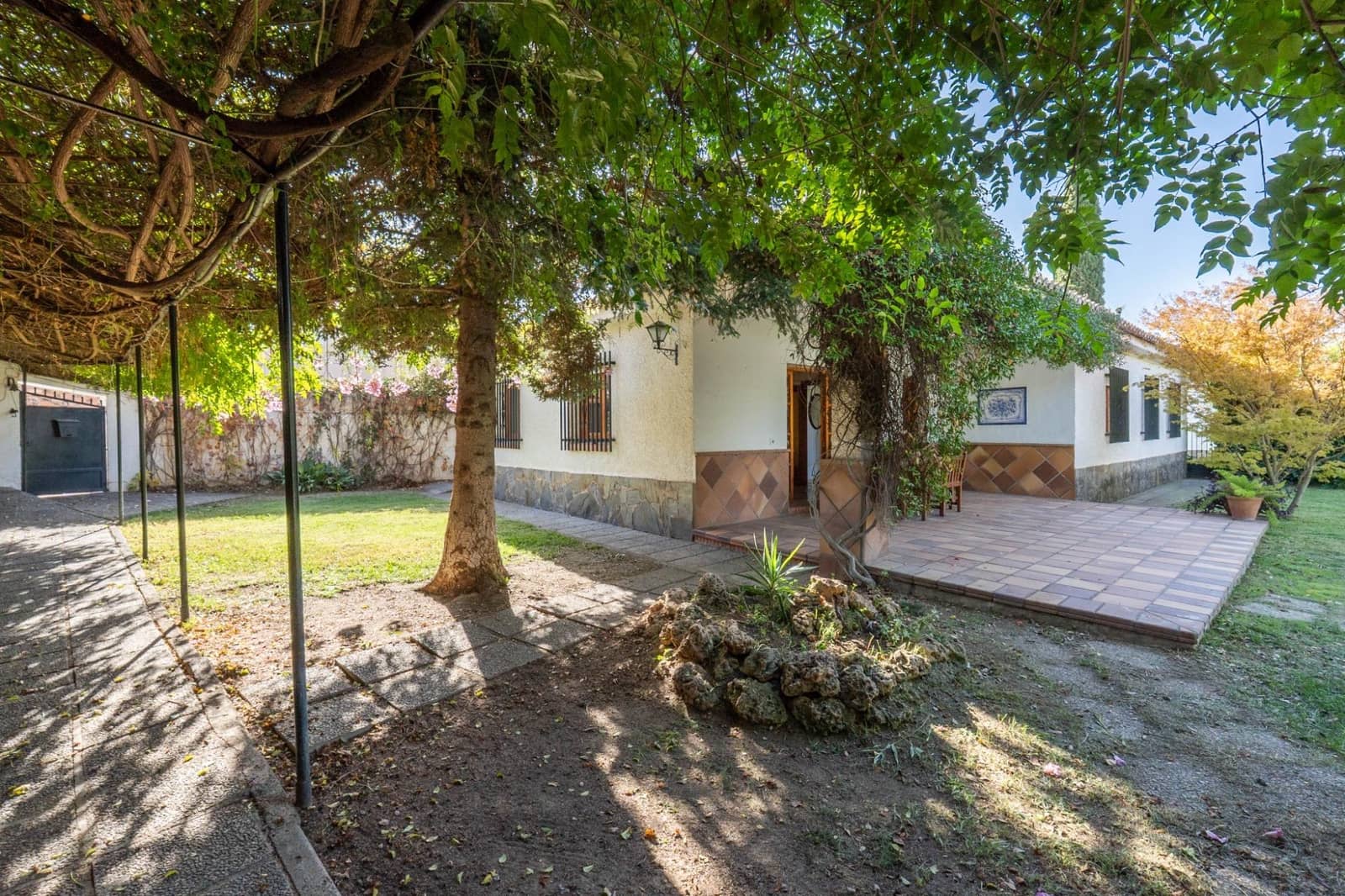 Chalet de 4 habitaciones en Ogíjares en venta con piscina garaje - 399.000 € (Ref: 9674922)