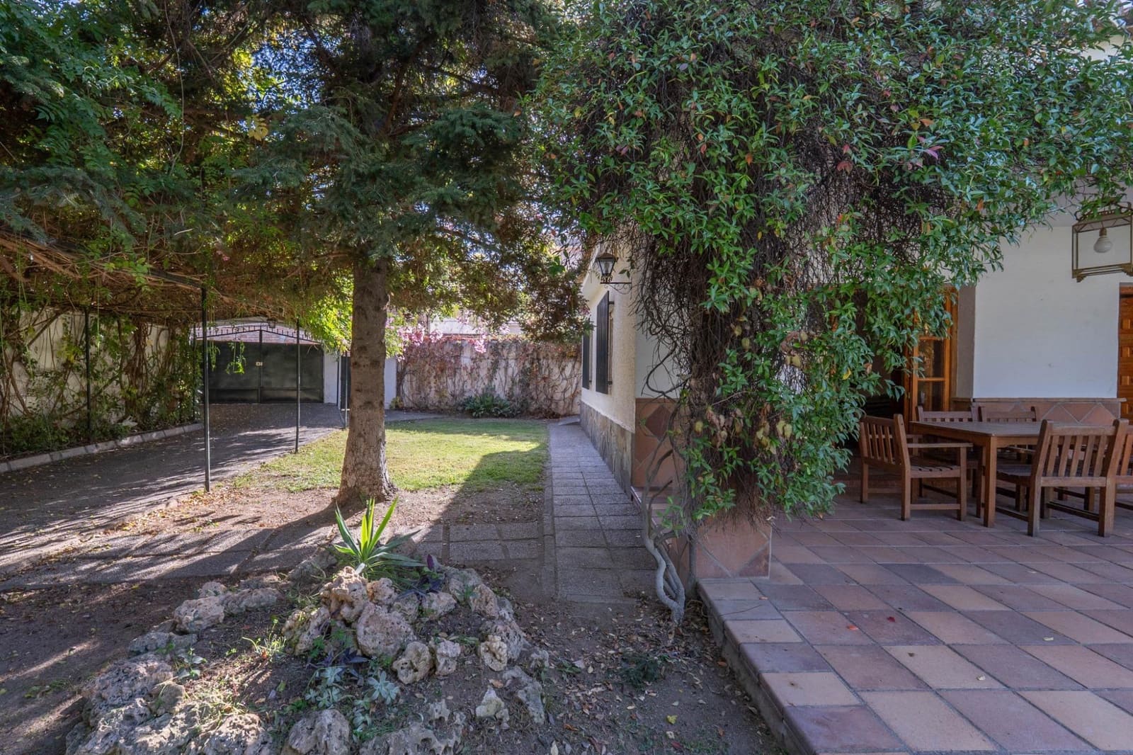 Chalet de 4 habitaciones en Ogíjares en venta con piscina garaje - 399.000 € (Ref: 9674922)