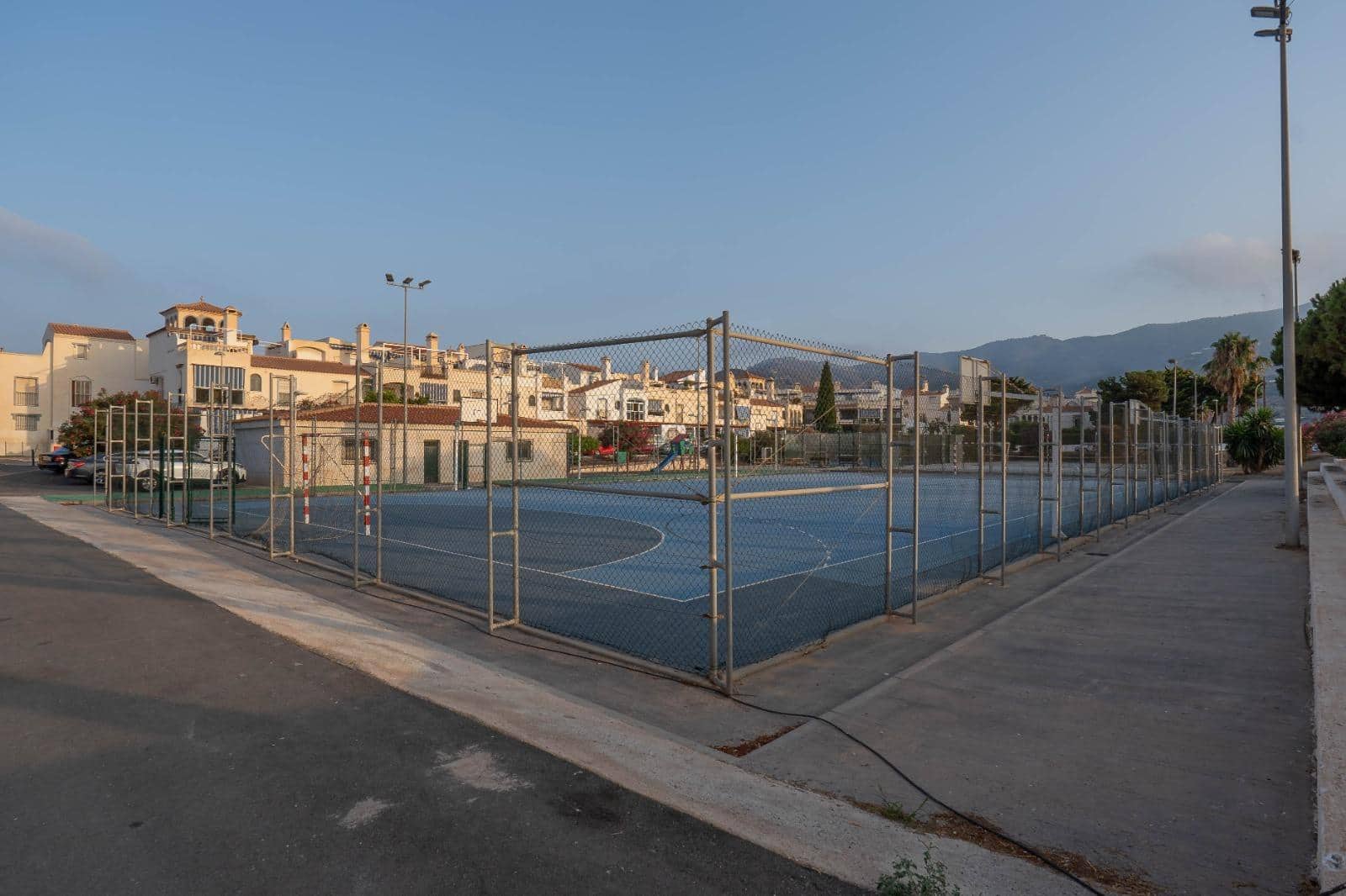 Adosado de 4 habitaciones en Carchuna en venta con piscina garaje - 219.000 € (Ref: 9674923)