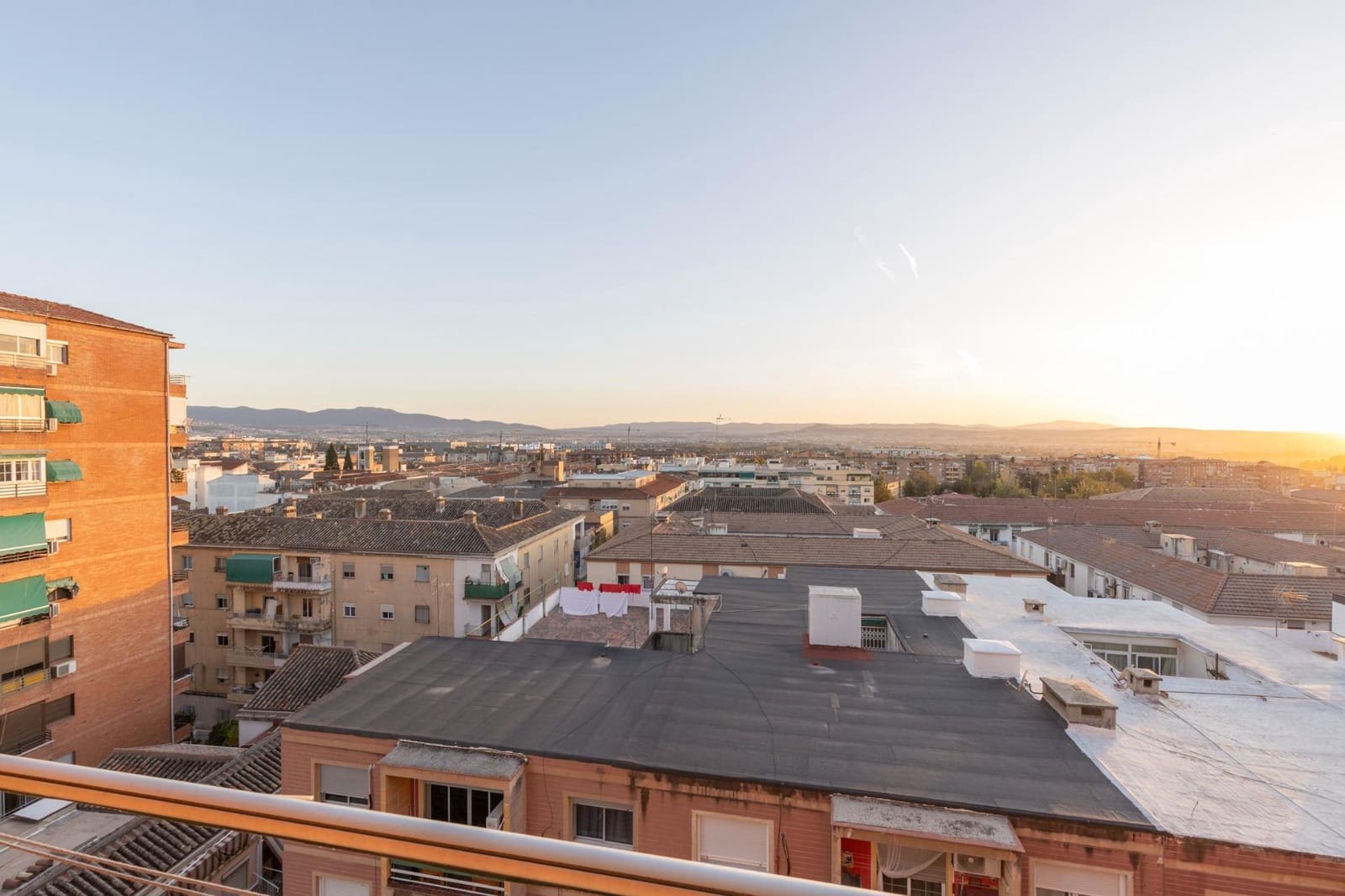 Piso de 3 habitaciones en Granada ciudad en venta con garaje - 230.000 € (Ref: 9674931)