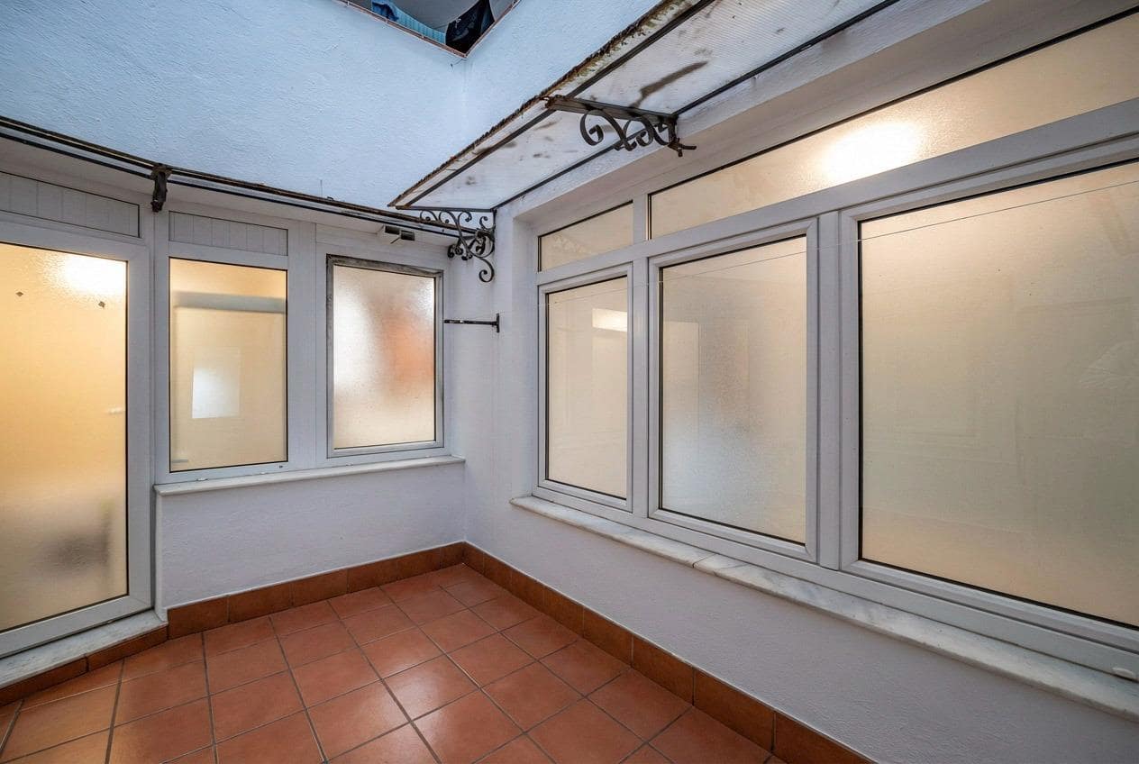 4 bedroom Flat for sale in Granada city with garage - € 528,000 (Ref: 9674932)