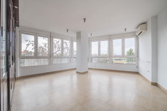 4 bedroom Flat for sale in Granada city with garage - € 528,000 (Ref: 9674932)